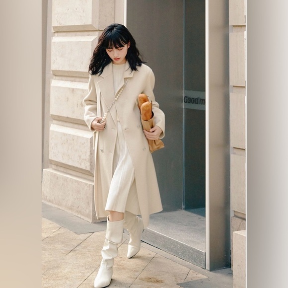 Elegant 100% Wool Beige Coat with Pearl Embellished Matching Bag - Size M - Picture 3 of 15